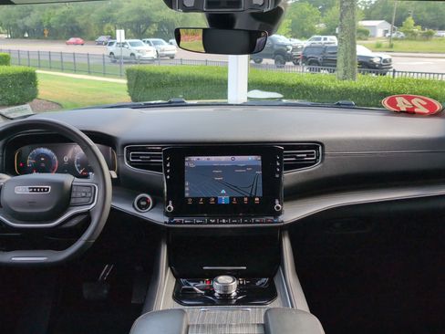 Used 2024 Jeep Wagoneer L Series II w/ Flexible Seating Group AWD/4WD image 29