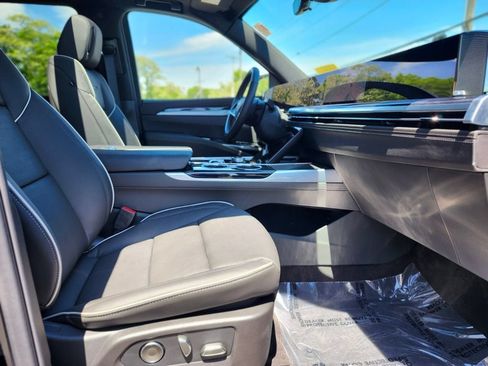 Used 2026 Cadillac Escalade ESV Sport AWD/4WD image 9