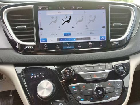 Certified 2023 Chrysler Pacifica Touring-L FWD image 14