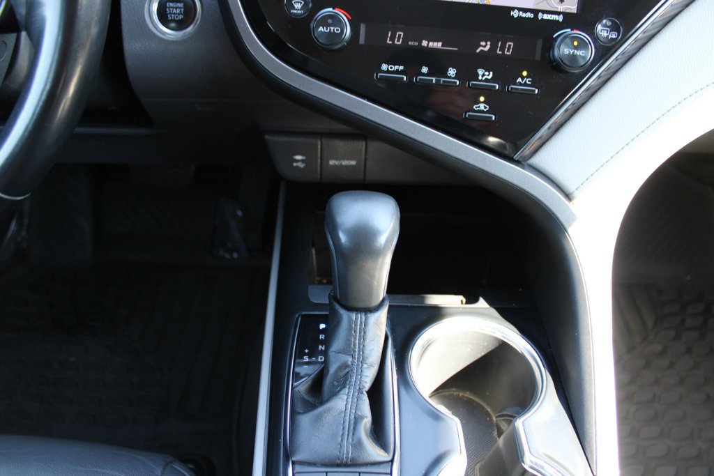 Used 2019 Toyota Camry XLE w/ Navigation Package FWD image 17
