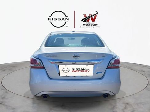 Used 2014 Nissan Altima 2.5 SV FWD image 2
