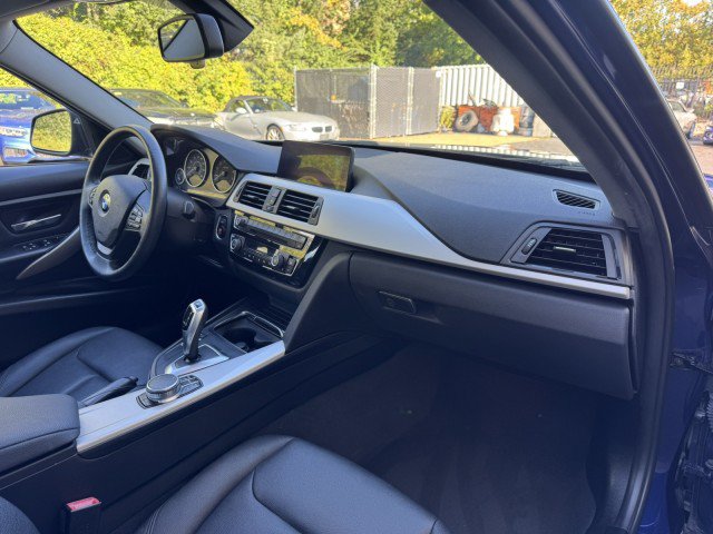 Used 2018 BMW 320i xDrive Sedan w/ Convenience Package AWD/4WD image 33