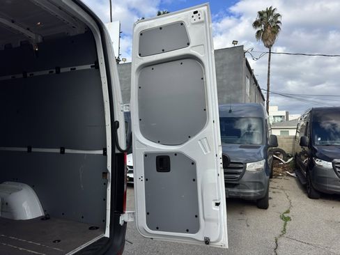 Used 2024 Mercedes-Benz Sprinter 2500 image 12