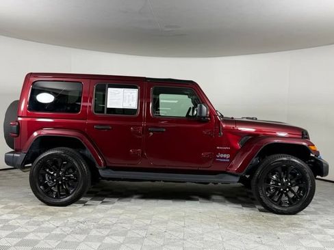 Used 2022 Jeep Wrangler Unlimited Sahara w/ Cold Weather Group AWD/4WD image 9
