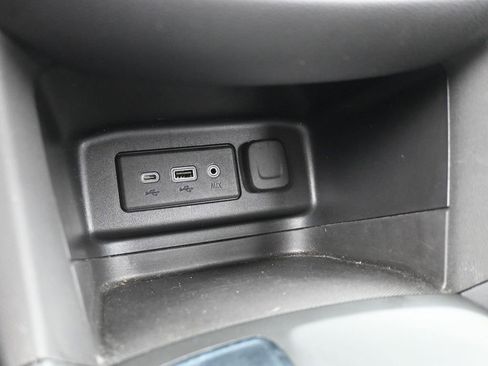 Used 2021 Chevrolet Equinox LT image 23