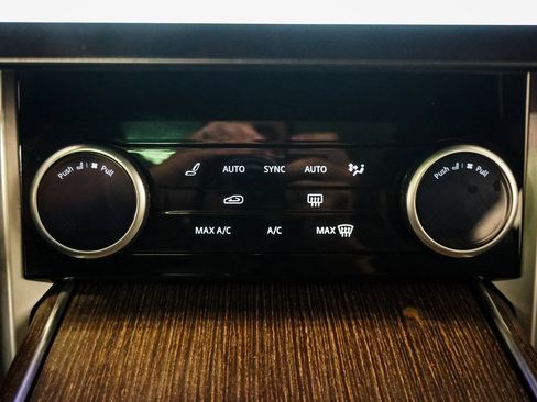 Used 2023 Land Rover Range Rover SE image 41