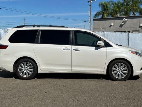 Used 2017 Toyota Sienna Limited Premium FWD image 6