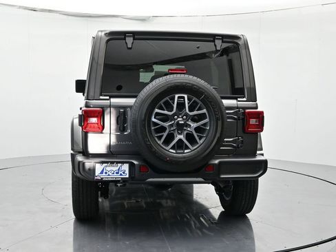 New 2026 Jeep Wrangler Unlimited Sahara AWD/4WD image 6
