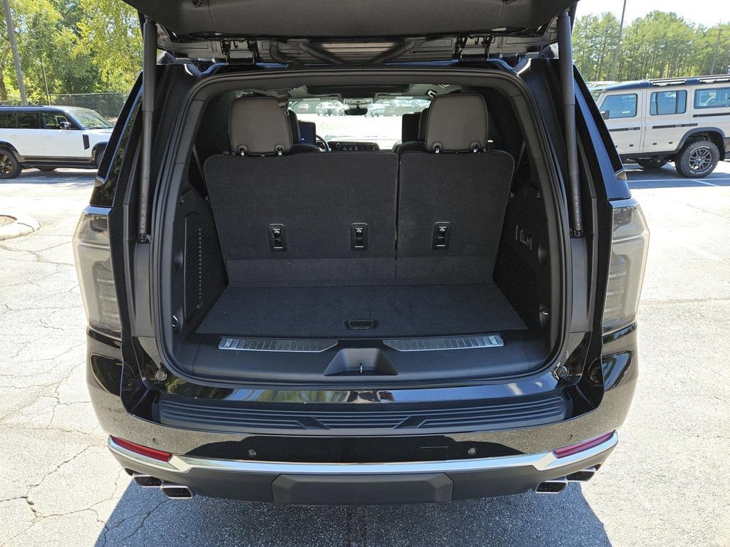 Used 2025 Chevrolet Tahoe High Country AWD/4WD image 10
