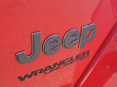 Used 2022 Jeep Wrangler Unlimited Rubicon w/ Trailer Tow Package image 7