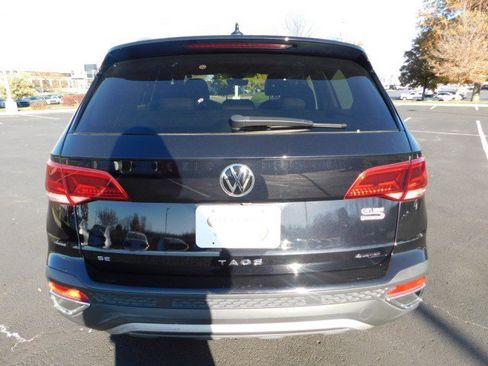 Used 2022 Volkswagen Taos SE w/ Panoramic Sunroof Package image 4
