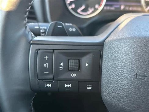 Used 2025 Nissan Rogue SV w/ SV Premium Package image 21