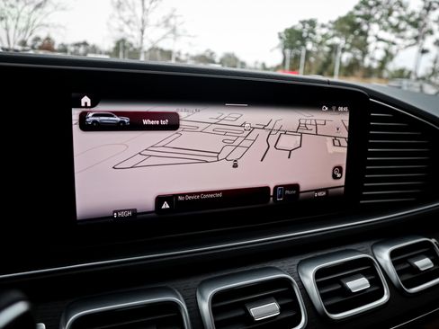 Used 2025 Mercedes-Benz GLS 450 4MATIC image 25