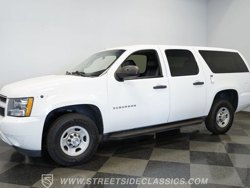 Used 2013 Chevrolet Suburban 2500 AWD/4WD image 7