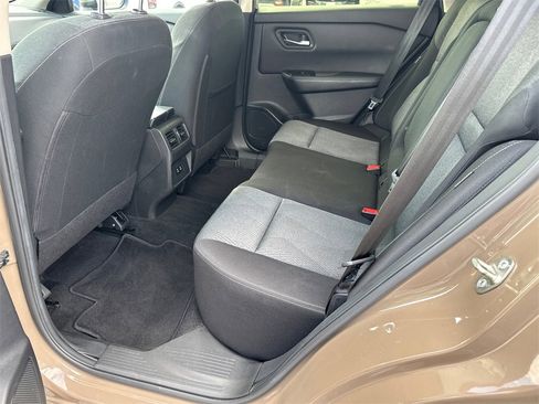 Used 2024 Nissan Rogue SV image 21