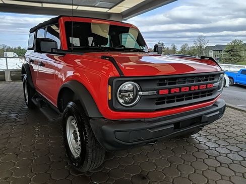 Used 2023 Ford Bronco 4-Door AWD/4WD image 4