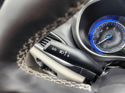 Used 2024 Chrysler Pacifica Touring-L image 23