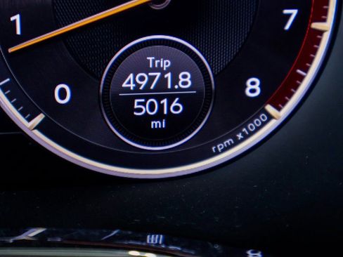 Used 2024 Bentley Flying Spur V8 image 35