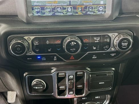 Used 2023 Jeep Wrangler Sahara w/ Cold Weather Group image 23