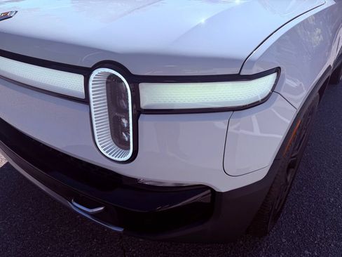 Used 2023 Rivian R1S Adventure AWD/4WD image 18