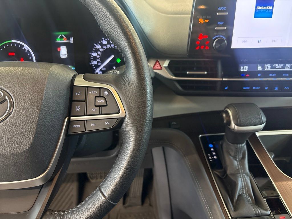 Used 2021 Toyota Sienna XLE AWD/4WD image 23