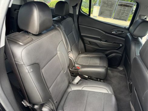 Used 2023 GMC Acadia SLT AWD/4WD image 18