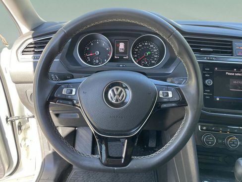 Used 2021 Volkswagen Tiguan SE image 9