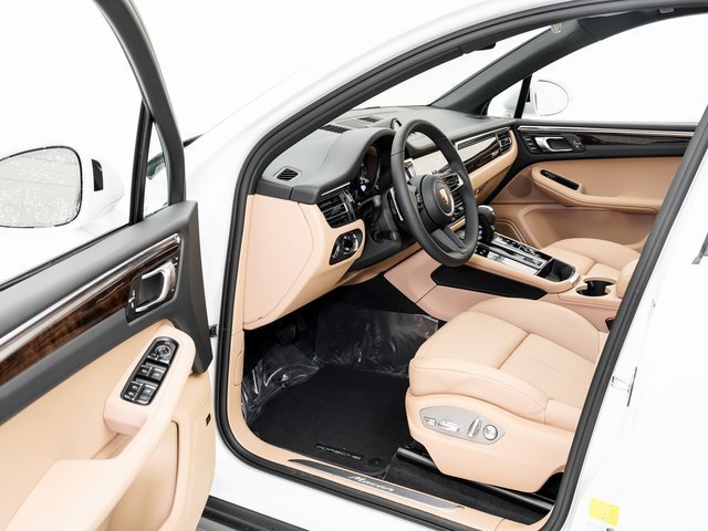 Certified 2026 Porsche Macan AWD/4WD image 7