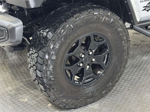 Used 2022 Jeep Gladiator Sport image 10