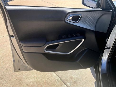 Used 2025 Kia Soul LX FWD image 20