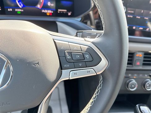 Used 2022 Volkswagen Taos SE image 18