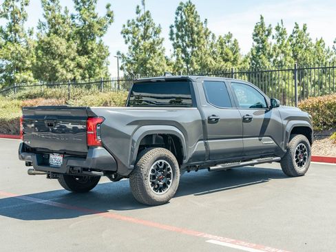 Certified 2025 Toyota Tacoma SR5 AWD/4WD image 9