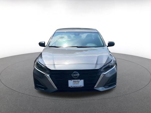Used 2025 Nissan Altima 2.5 SV FWD image 4
