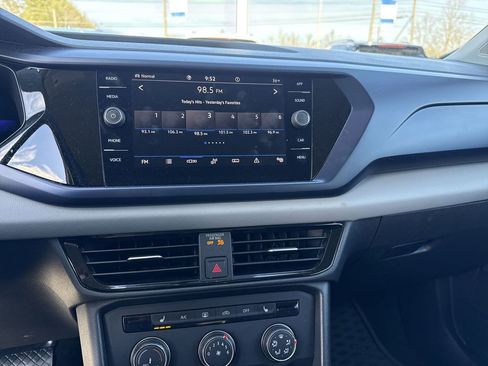 Used 2022 Volkswagen Taos SE image 12