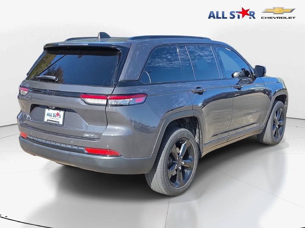 Used 2024 Jeep Grand Cherokee Altitude RWD image 3