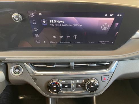 Used 2025 Buick Envista Preferred image 18