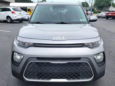 Used 2022 Kia Soul LX w/ Technology Package FWD image 2