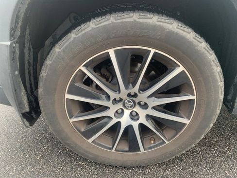 Used 2017 Toyota Highlander SE image 6