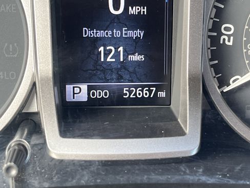 Used 2018 Toyota Tacoma SR5 image 24