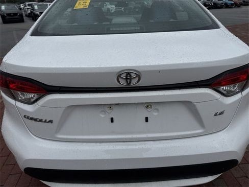 Used 2020 Toyota Corolla LE image 9