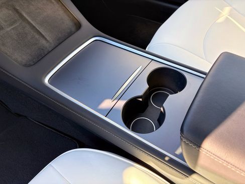 Used 2023 Tesla Model 3 Standard Range image 18