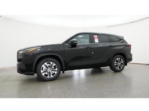 New 2026 Toyota Highlander XLE image 18