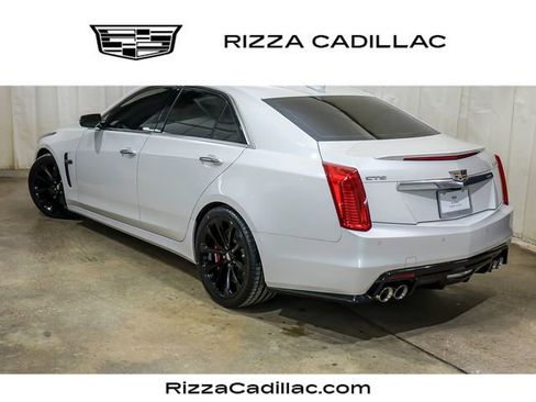 Certified 2018 Cadillac CTS V w/ Luxury Package RWD image 4