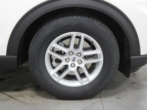 New 2026 Ford Explorer Active RWD image 11