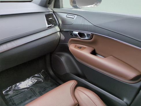 Used 2024 Volvo XC90 B6 Ultimate w/ Protection Package Premier image 13