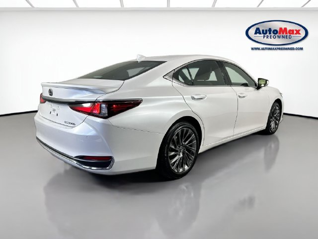 Used 2025 Lexus ES 300h w/ Technology Package FWD image 2