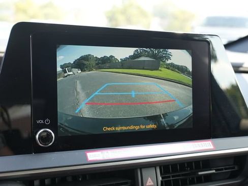 Used 2026 Toyota Prius Plug-In Hybrid FWD image 33
