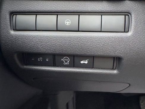 Used 2024 Nissan Rogue SL image 25