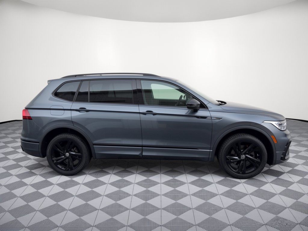 Used 2023 Volkswagen Tiguan SE R-Line AWD/4WD image 8