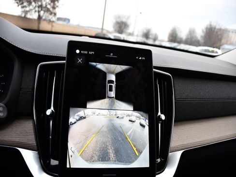 Certified 2025 Volvo XC90 B6 Plus image 12